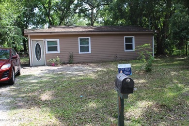 Quaint Home, 2 bedroom 1 bathroom home. Located Near Edgewood - photo 23