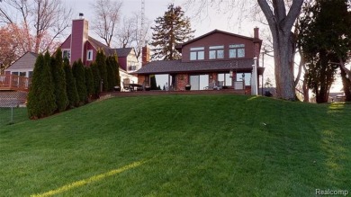 Lake Fenton Home For Sale in Fenton Michigan