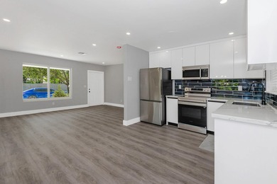 Discover this charming 3-bedroom, 2-bathroom single-family - photo 7