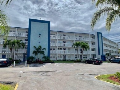 Lake Condo For Sale in Boca Raton, Florida