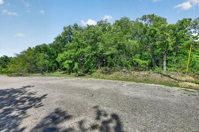Nestled on a quiet cul-de-sac, this beautiful treed lot offers - photo 10