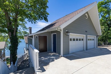 This 5-BD, 4-BA, 3,847-square-foot, 3-story home w/ 70 feet of - photo 5