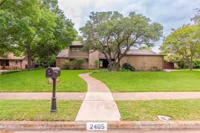 Experience exceptional golf course living in this beautifully - photo 4