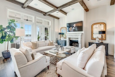 Spectacular lake-front estate, which has been meticulously - photo 18