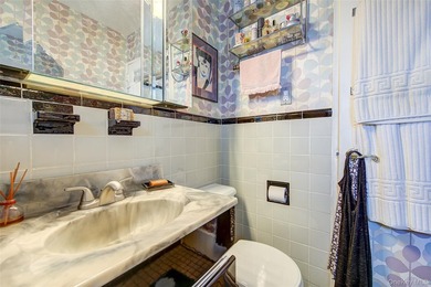 Welcome to this delightful 2-bedroom, 1-bath Upper-level corner - photo 23