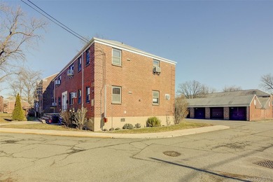 Welcome to this delightful 2-bedroom, 1-bath Upper-level corner - photo 24