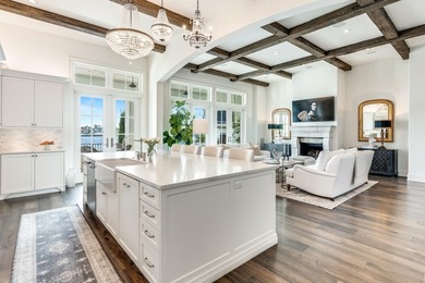 Spectacular lake-front estate, which has been meticulously - photo 28