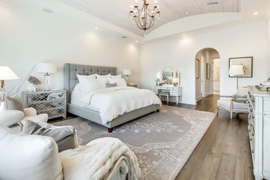 Spectacular lake-front estate, which has been meticulously - photo 35