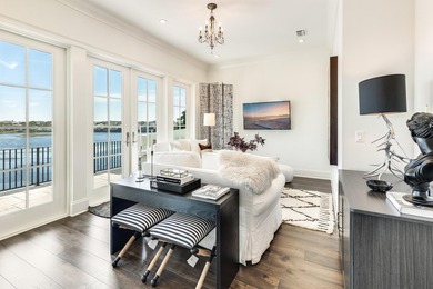 Spectacular lake-front estate, which has been meticulously - photo 49