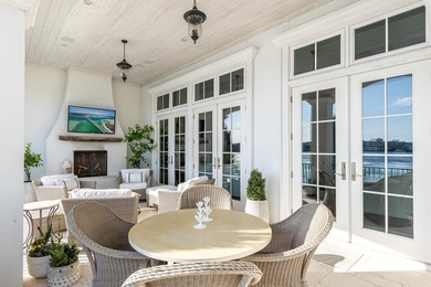 Spectacular lake-front estate, which has been meticulously - photo 59