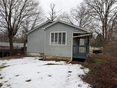 Bungalow-style ranch home situated on a dead-end street. Level - photo 14