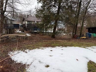Bungalow-style ranch home situated on a dead-end street. Level - photo 15