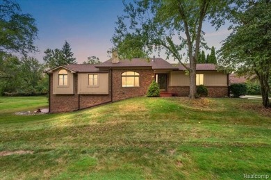 Lake Condo For Sale in West Bloomfield, Michigan