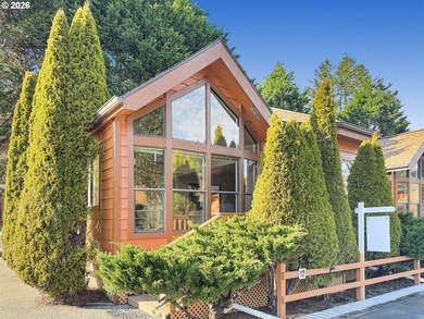 Enjoy this Life on the River Cottage in the quiet Chetco River - photo 1
