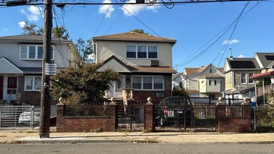 Colonial-style home featuring 5 bedrooms, 3 full baths, a formal - photo 2