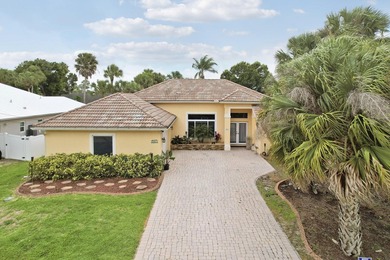 Beautiful CBS home in a no HOA Port Saint Lucie - photo 2