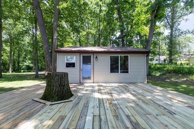 Year Round 1 bedroom Cottage on Birch Lake. Large Deck and Deck - photo 7
