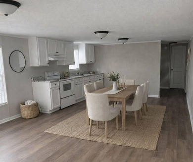 Wow! This 784 sq/ ft beautiful 2 bedroom 1 bath-room home is the - photo 3