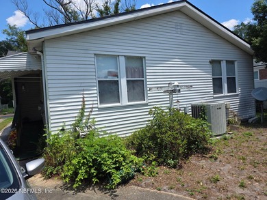 Move-in ready home that has been owned by one family possibly - photo 2