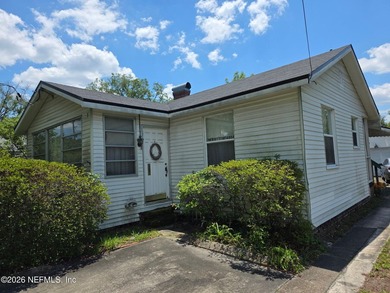 Move-in ready home that has been owned by one family possibly - photo 4