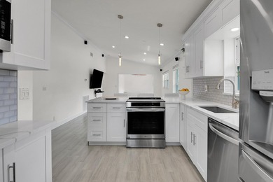 NEW, NEW, NEW!! Priced to SELL!!!! Completely renovated and - photo 10