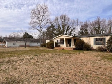 Attention Investors and Handy-Folk: TWO buildings- residential - Lake Home For Sale in Waterloo, South Carolina