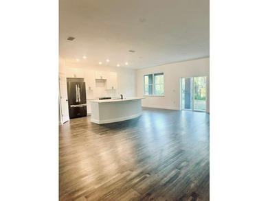 NEW CONSTRUCTION, MODERN ELEGANCE IN THE FRIENDLY CITY OF - photo 9