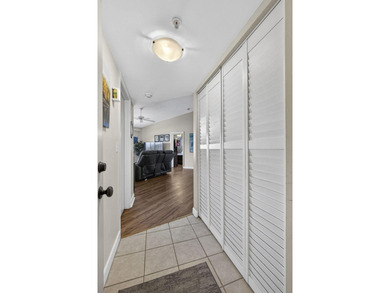 Beautiful third floor condo located in the desirable community - photo 7