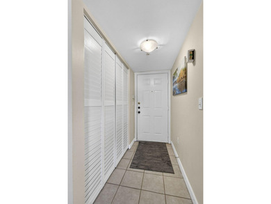 Beautiful third floor condo located in the desirable community - photo 8