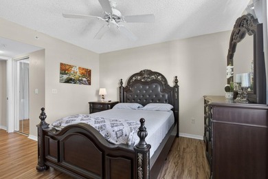 Beautiful third floor condo located in the desirable community - photo 10