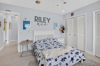 THIS BEAUTIFUL UPDATED 3 BEDROOM 2 BATH VILLA IS READY FOR A NEW - photo 32