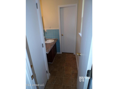 Welcome to 487 Silver Ridge Avenue-an inviting brick ranch set - photo 5