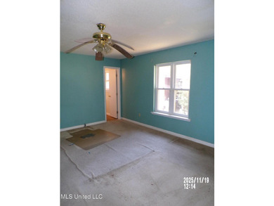 Welcome to 487 Silver Ridge Avenue-an inviting brick ranch set - photo 6