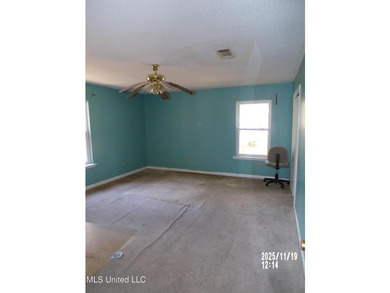 Welcome to 487 Silver Ridge Avenue-an inviting brick ranch set - photo 7