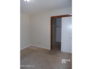 Welcome to 487 Silver Ridge Avenue-an inviting brick ranch set - photo 8
