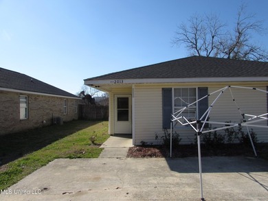 Great investor opportunity. 3bedroom 2bath fixer 1073 square - photo 1