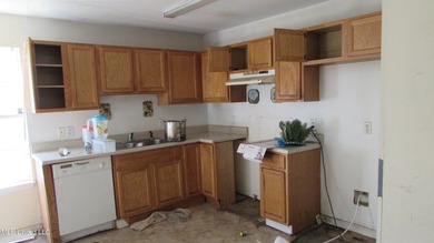 Great investor opportunity. 3bedroom 2bath fixer 1073 square - photo 5