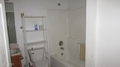 Great investor opportunity. 3bedroom 2bath fixer 1073 square - photo 7
