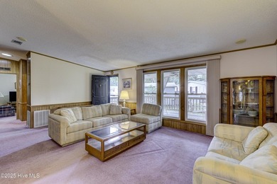 Back on the market, at no fault of seller. Set on a quiet - photo 3
