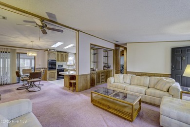 Back on the market, at no fault of seller. Set on a quiet - photo 4