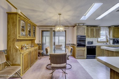 Back on the market, at no fault of seller. Set on a quiet - photo 10