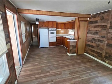 Enjoy easy living in this spacious home located in a beautifully - photo 8