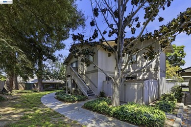 Don't miss this cozy, single-level, move-in ready condo in San - photo 3
