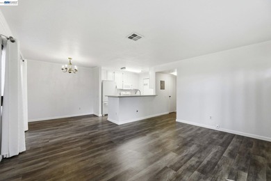 Don't miss this cozy, single-level, move-in ready condo in San - photo 8