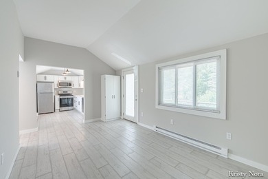 Charming bungalow that's move-in ready and full of appeal! This - photo 3