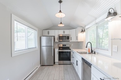 Charming bungalow that's move-in ready and full of appeal! This - photo 4