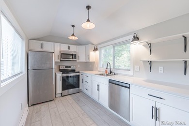 Charming bungalow that's move-in ready and full of appeal! This - photo 5