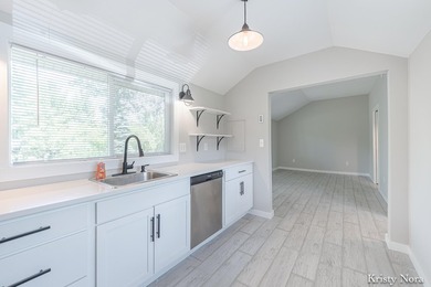 Charming bungalow that's move-in ready and full of appeal! This - photo 6