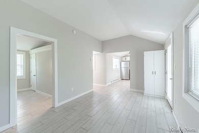Charming bungalow that's move-in ready and full of appeal! This - photo 8