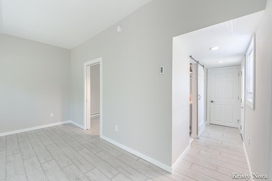 Charming bungalow that's move-in ready and full of appeal! This - photo 9